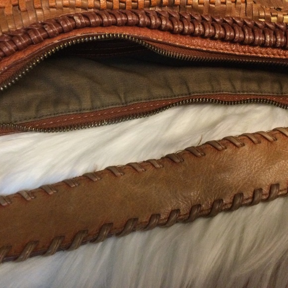 Isabella Fiore Authentic Woven Leather Shoulder Bag - Picture 15 of 16